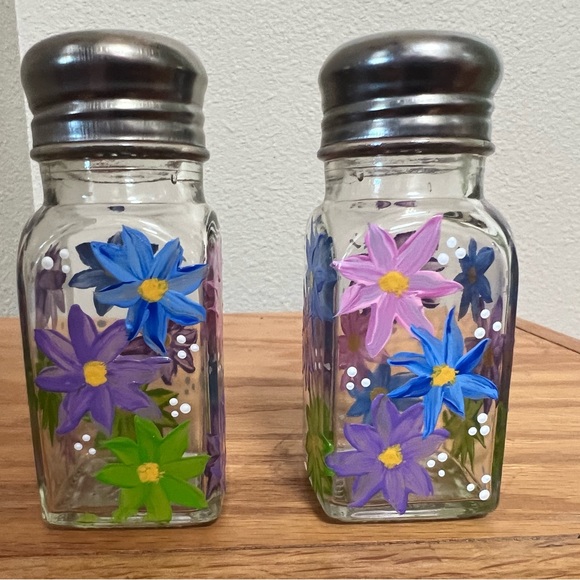 Hand Painted Spring Flowers Salt & Pepper Shakers - Picture 5 of 5